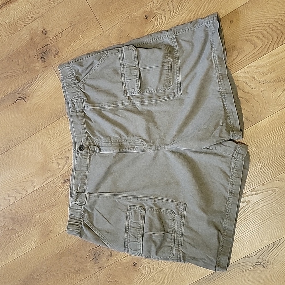Croft & Barrow men's cargo shorts